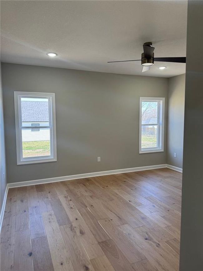 305 N Prairie St, House other with 4 bedrooms, 3 bathrooms and null parking in Hamilton MO | Image 15