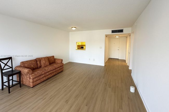 APT-215 - 410 Se 2 Nd St, Condo with 1 bedrooms, 1 bathrooms and null parking in Hallandale Beach FL | Image 5