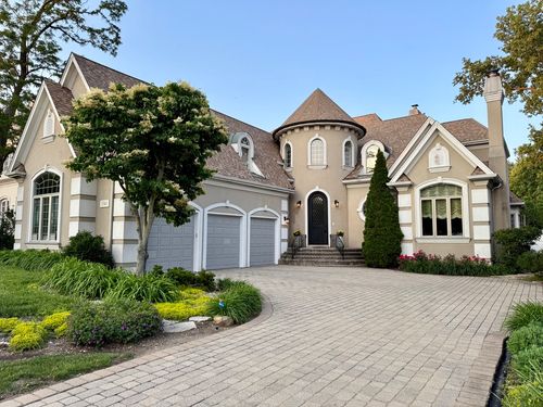 5561 S Oak St, Hinsdale, IL, 60521-5063 | Card Image