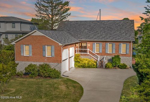 904 Coral Ct, New Bern, NC, 28560-9731 | Card Image