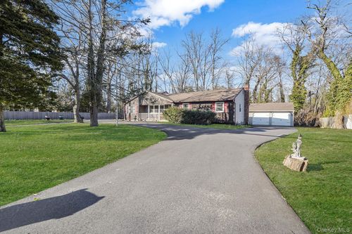 125 Lower Sheep Pasture Rd, East Setauket, NY, 11733-1216 | Card Image