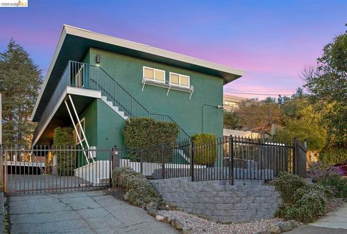 8 Whitmore Pl, Oakland, CA, 94611-4633 | Card Image