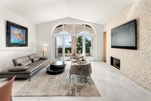2042-2042 Fisher Island Dr, Miami Beach, FL, 33109-0041 | Card Image