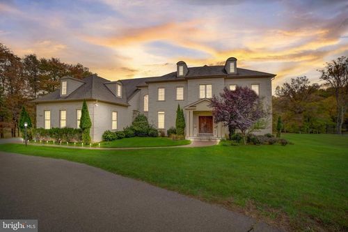 11561 Stuart Mill Rd, OAKTON, VA, 22124-1117 | Card Image