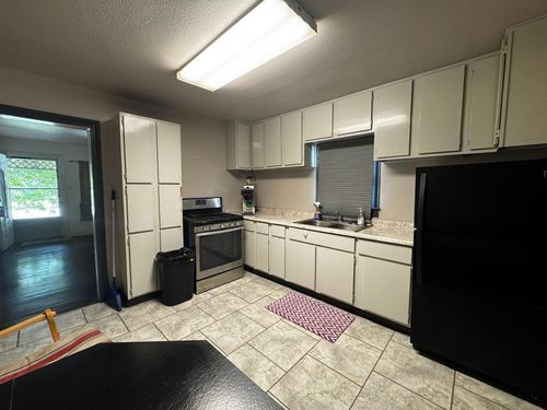 312 N Logan St, Texas City, TX, 77590-7066 | Card Image