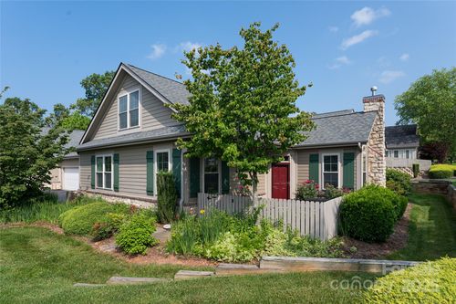 55 Outlook Cir, Swannanoa, NC, 28778-9233 | Card Image