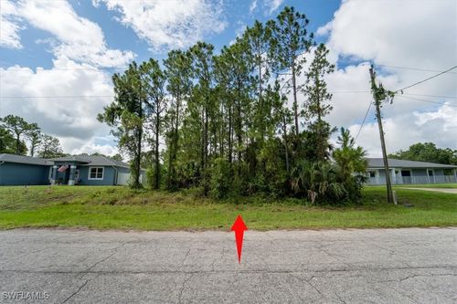 8055 Sandalwood Cir, LABELLE, FL, 33935-5557 | Card Image