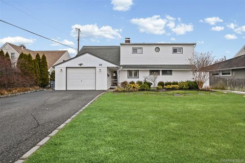 16 Starlight Ln, Levittown, NY, 11756-4427 | Card Image