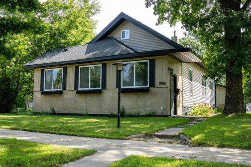 524 Ne 4th Ave, Grand Rapids, MN, 55744-2820 | Card Image