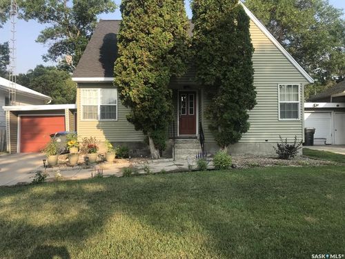 118 Second St W, Carnduff, SK, S0C | Card Image