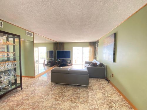 1423-400 Kings Point Dr, Sunny Isles Beach, FL, 33160-4776 | Card Image