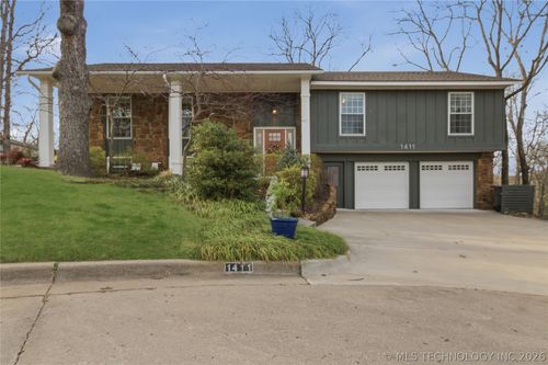 1411 Yorktown Ln, Bartlesville, OK, 74006-4618 | Card Image