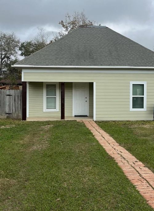 506 Morton Ave, Palacios, TX, 77465-4724 | Card Image