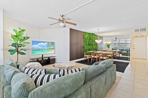 921-3725 S Ocean Dr, Hollywood, FL, 33019-2910 | Card Image