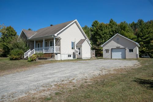 46 Ch Du Vol-À-Voile, L'ange-Gardien, QC, J8L4M8 | Card Image