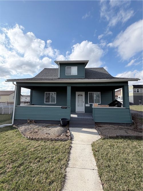 2927 State St, White Oak, PA, 15131-1332 | Card Image