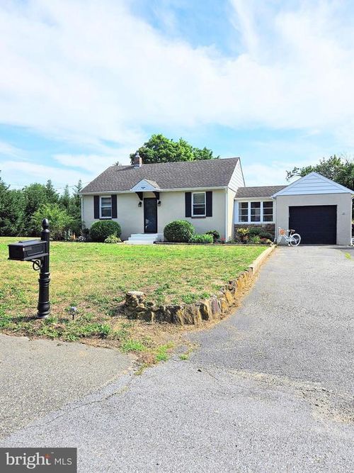 279 Russell Ave, Vineland, NJ, 08360-7747 | Card Image