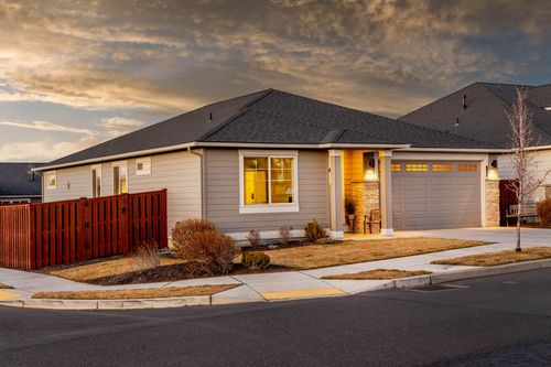 1007 Ne Hudspeth Cir, Prineville, OR, 97754-1672 | Card Image