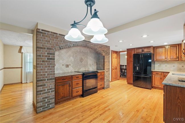 8013 Ginger Rd, House other with 4 bedrooms, 4 bathrooms and null parking in Liverpool NY | Image 8