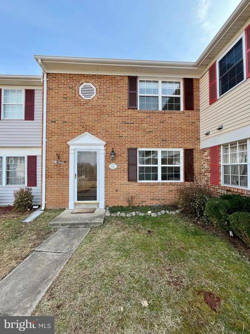 8421 Mckenzie Cir, MANASSAS, VA, 20110-4664 | Card Image