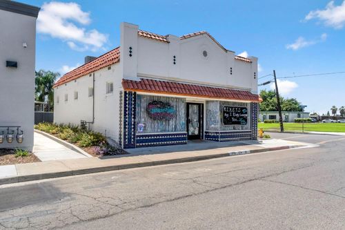 1719 7th St, Sanger, CA, 93657-2803 | Card Image