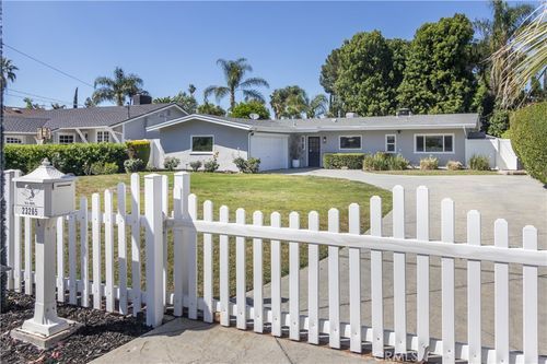 23265 Sylvan St, Woodland Hills, CA, 91367-1525 | Card Image