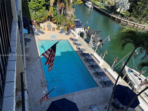 4j-a-2600 Ne 135th St, North Miami, FL, 33181-3598 | Card Image