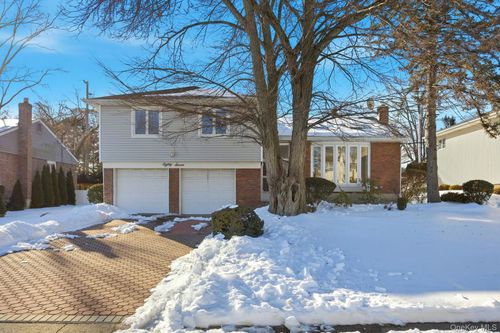 87 Executive Dr, New Hyde Park, NY, 11040-1015 | Card Image