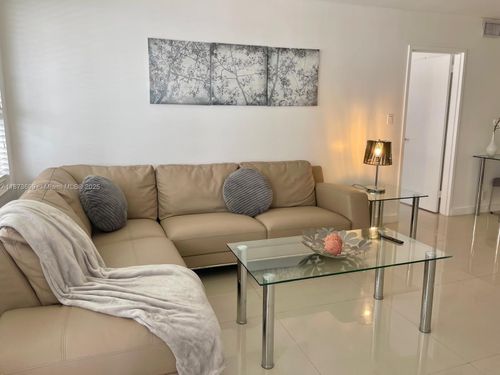 515-5225 Collins Ave, Miami Beach, FL, 33140-2500 | Card Image