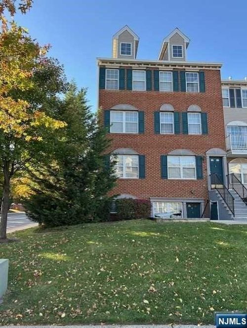 91 Callahan Ct, Newark, NJ, 07103-3147 | Card Image