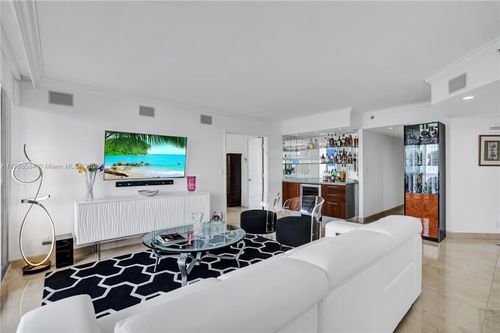 apt-2107-1000 E Island Blvd, Aventura, FL, 33160-4939 | Card Image