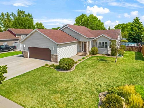 611 11th Street W, West Fargo, ND, 58078 | Card Image