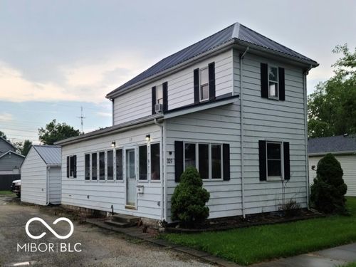 329 W Washington St, Dunkirk, IN, 47336-1138 | Card Image