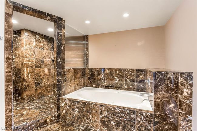 1201 - 360 E Desert Inn Rd, Condo with 2 bedrooms, 3 bathrooms and null parking in Las Vegas NV | Image 18