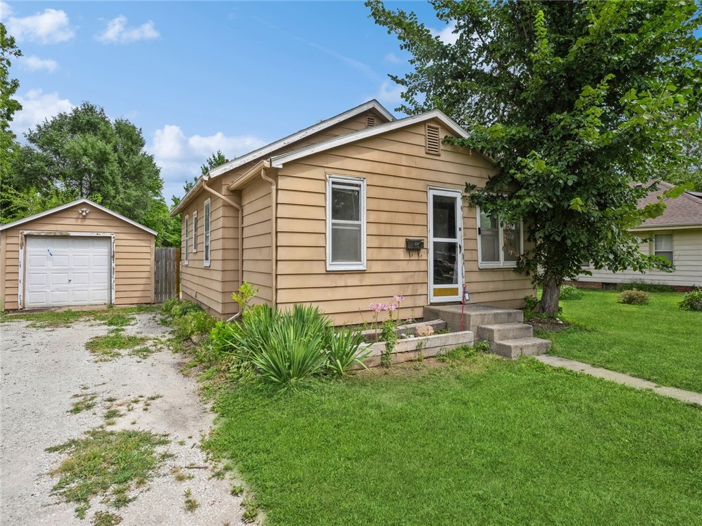 Greene St, Adel, IA 50003