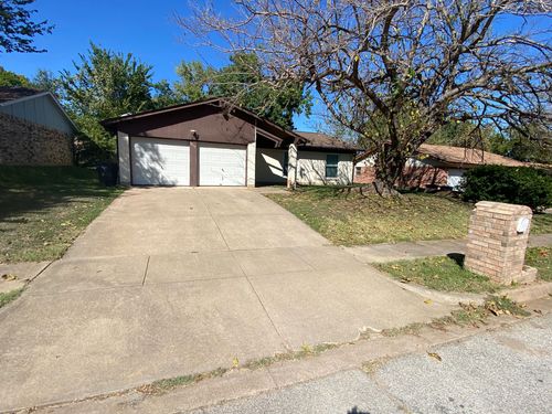 7517 Castillo Rd, Fort Worth, TX, 76112-6005 | Card Image