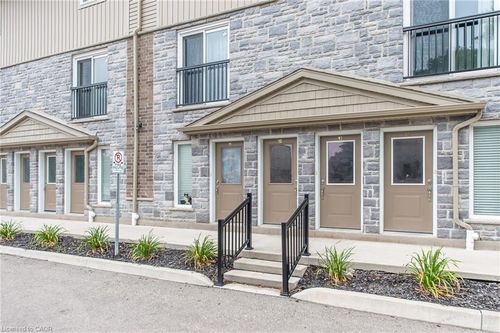 4-122 Courtland Ave E, Kitchener, ON, N2G0B8 | Card Image