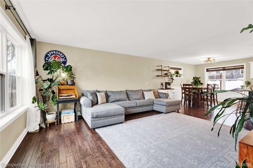 2320 Hamata St, Ferndale, MI, 48220-1499 | Card Image