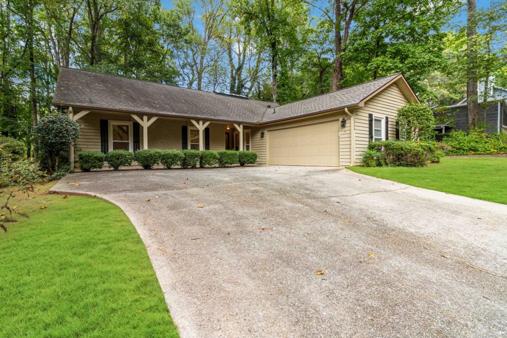 Lake Forest Way, Roswell, GA 30076