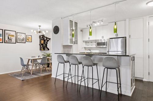 914-400 Groveland Ave, Minneapolis, MN, 55403-3202 | Card Image