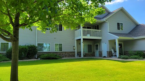 W197N17086 Stonewall Dr, Jackson, WI, 53037-9119 | Card Image