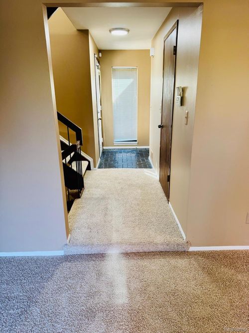 5214 Brett Ct, West Bloomfield, MI, 48322-2135 | Card Image