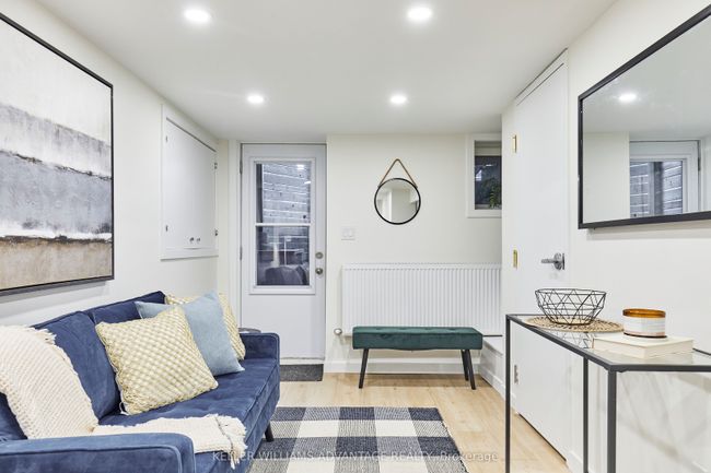 233 Kingston Rd, Home with 3 bedrooms, 3 bathrooms and 2 parking in Toronto ON | Image 5