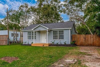 2211 Pessara Street, House other with 3 bedrooms, 2 bathrooms and null parking in La Marque TX | Image 3