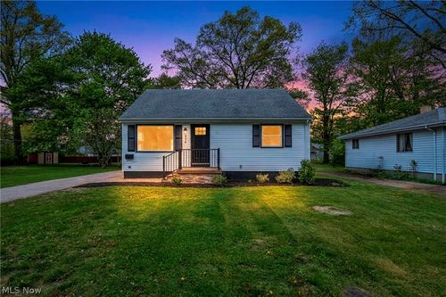 174 Tomahawk Dr, Avon Lake, OH, 44012-1924 | Card Image