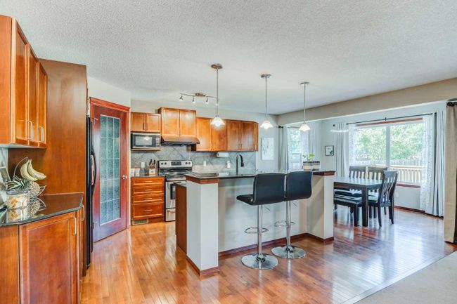 10 Kincora Heights Nw, Home with 4 bedrooms, 3 bathrooms and 4 parking in Calgary AB | Image 8