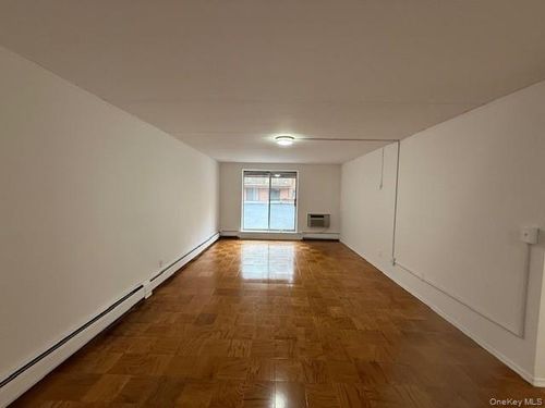 apt-1v-100 Clinton Ave, Mineola, NY, 11501-2836 | Card Image