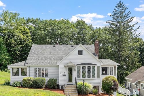 10 Edwidge St, Worcester, MA, 01602-1002 | Card Image