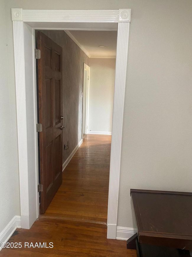 hallway from foyer to Suite A | Image 12