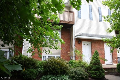 17 Castle Dr, Berkeley Heights, NJ, 07922-1537 | Card Image